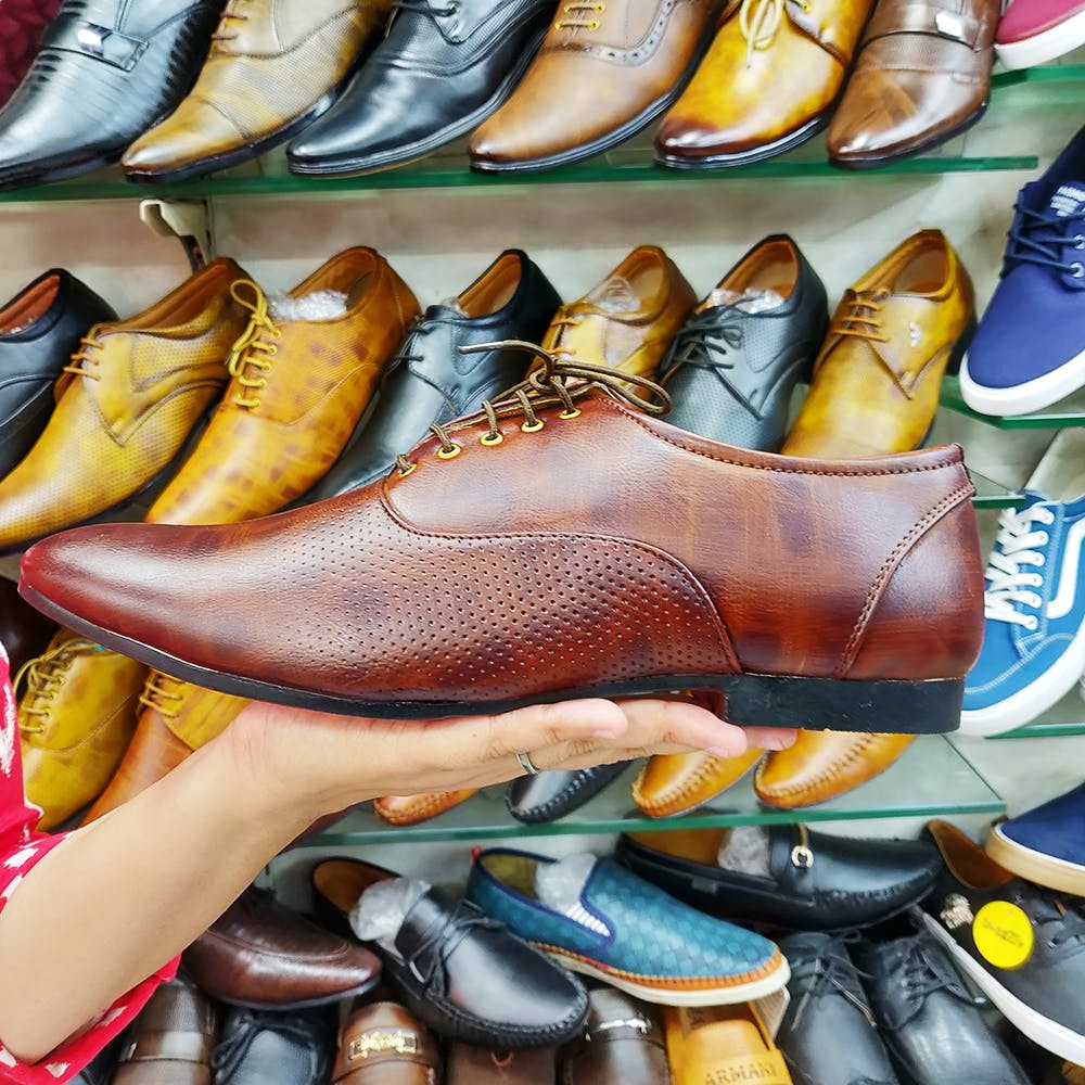 Footwear,Shoe store,Shoe,Fish,Shoemaking,Athletic shoe,Outdoor shoe,Cordwainer