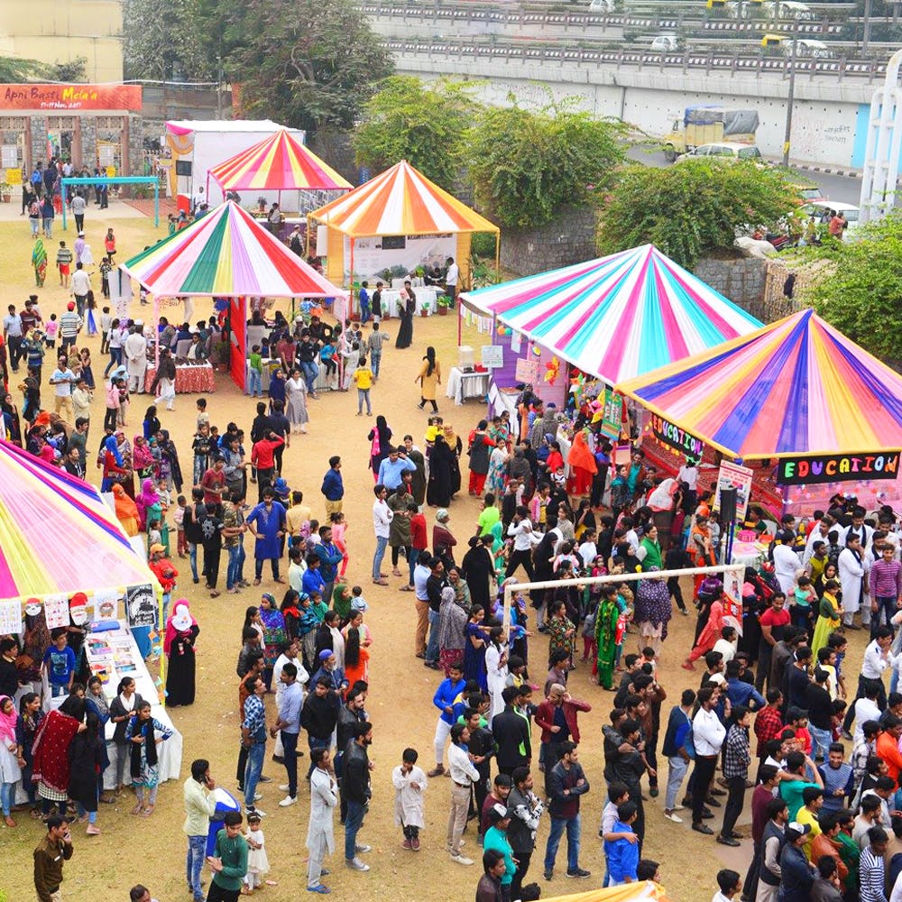 Crowd,People,Fair,Marketplace,Public space,Festival,Event,Community,Fun,Public event