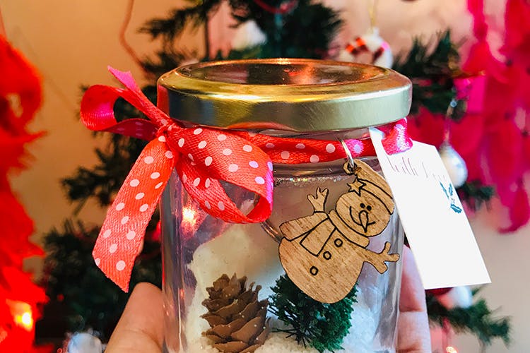 Mason jar,Present,Christmas,Drinkware,Event,Christmas eve,Holiday,Ribbon,Party favor,Ornament