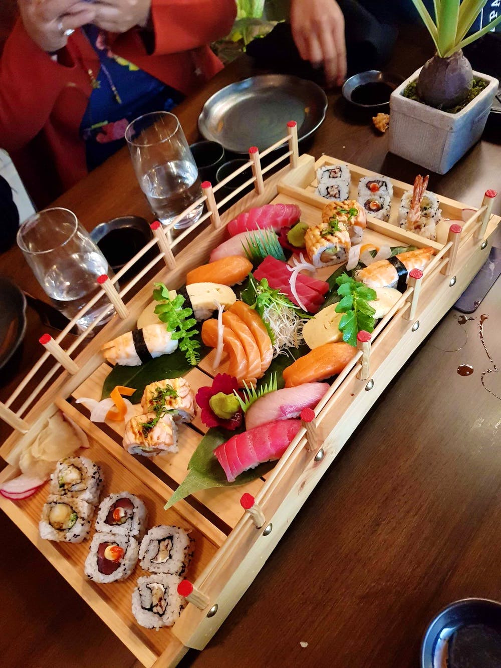 Dish,Food,Cuisine,Sushi,Meal,Sashimi,California roll,Brunch,Osechi,Comfort food