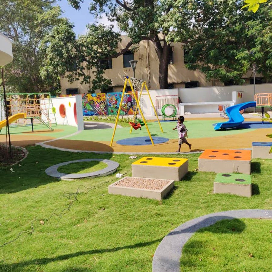 Playground,Public space,Outdoor play equipment,Human settlement,Play,Recreation,Grass,City,Park,Leisure