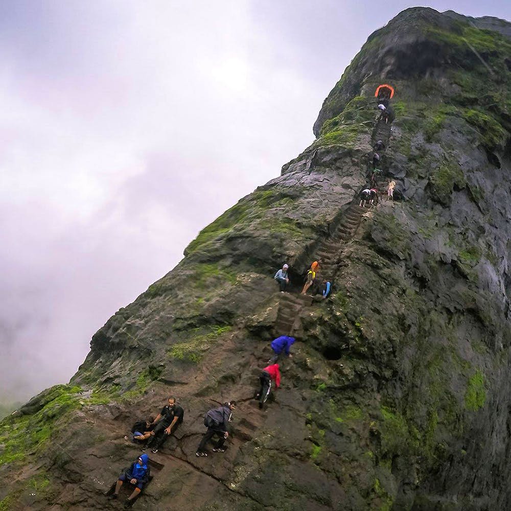 Mountainous landforms,Adventure,Sport climbing,Mountain,Ridge,Outdoor recreation,Mountaineering,Rock climbing,Recreation,Rock