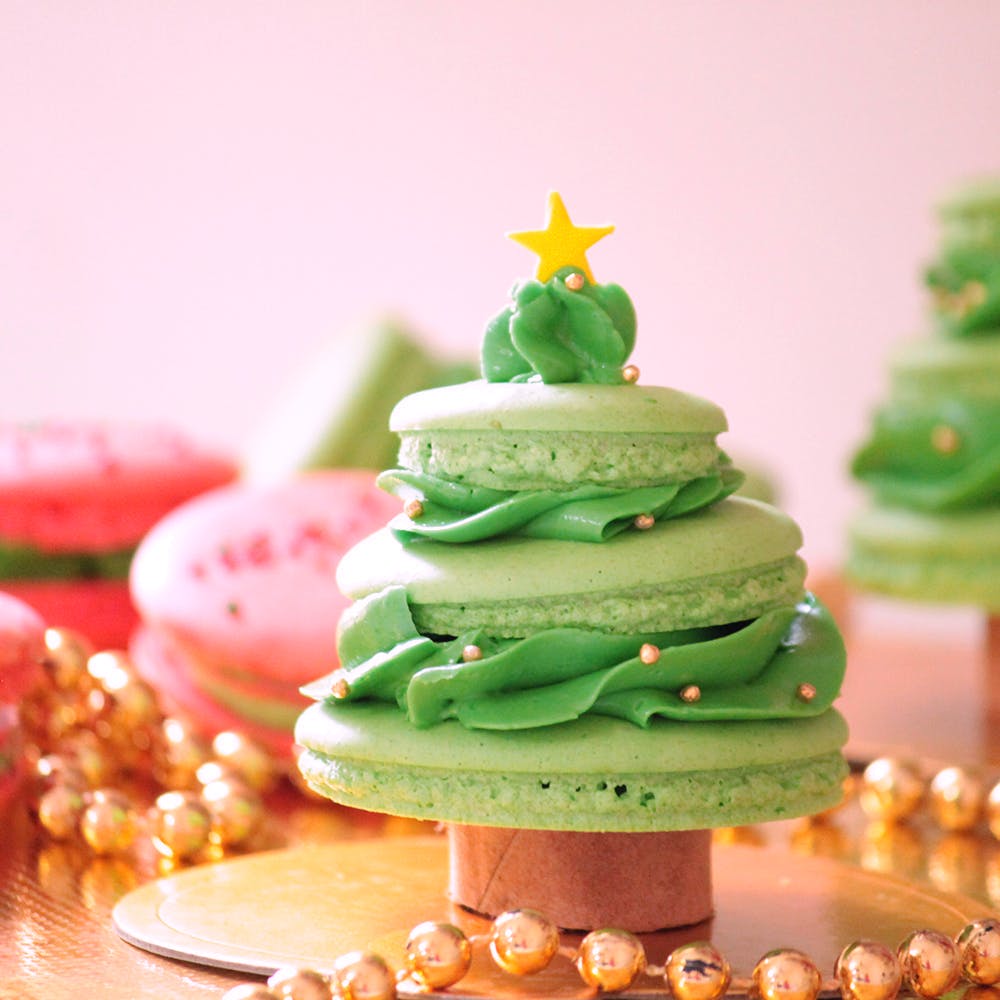 Macaroon,Christmas tree,Green,Food,Christmas decoration,Sweetness,Cake,Buttercream,Dessert,Icing