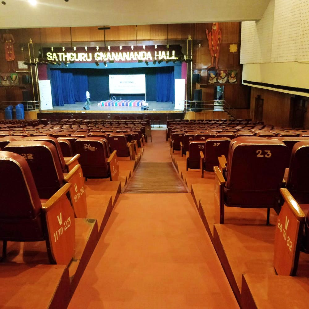 Auditorium,Room,Building,Projection screen,Technology,Theatre,Flooring,Electronic device,Function hall,Floor