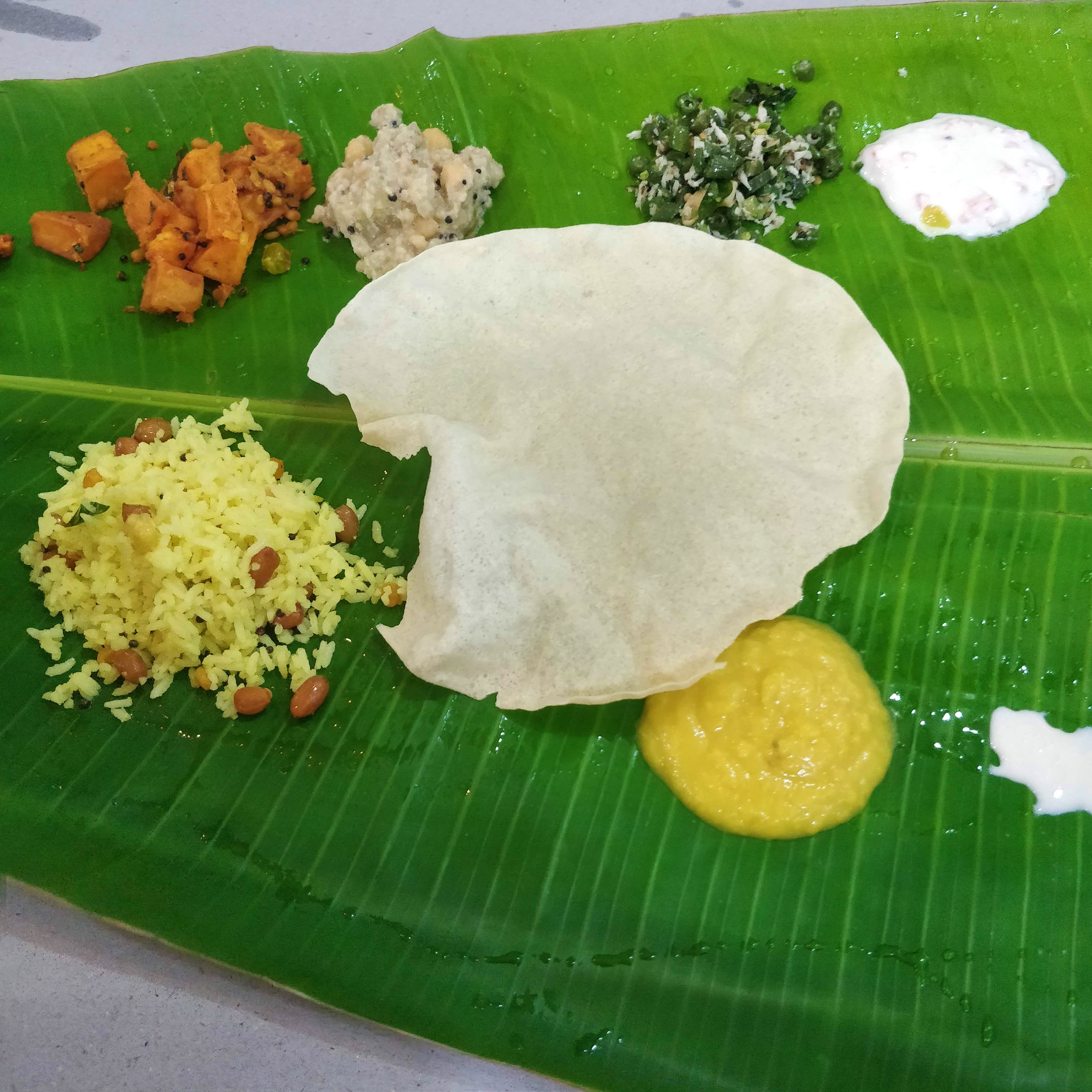 Sadya,Banana leaf rice,Dish,Food,Banana leaf,Cuisine,Rice,Leaf,Andhra food,Tamil food