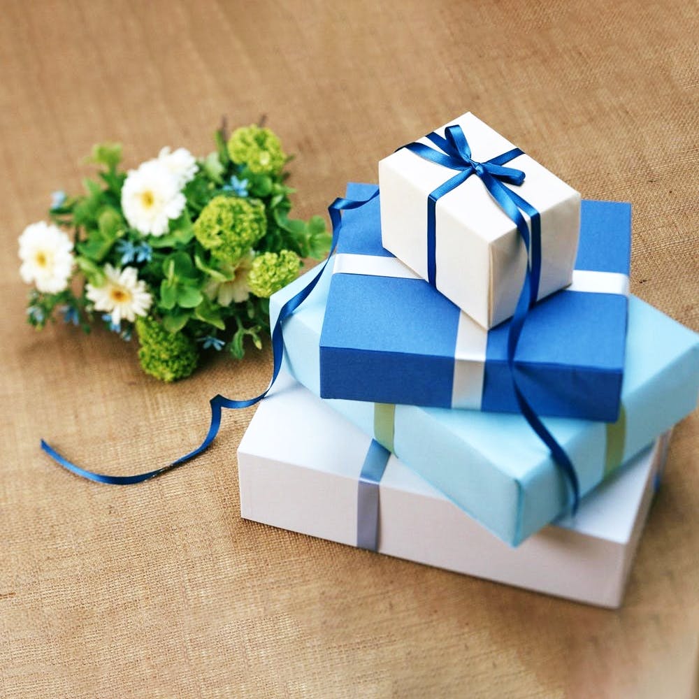Buy Best Yummy New Year Gift Box In Happy New Year 2023