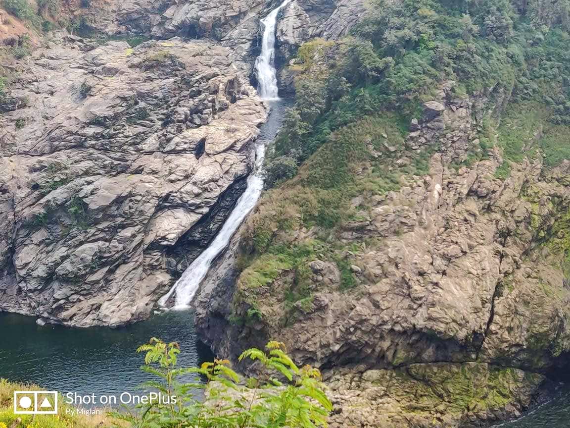 Water resources,Water,Nature,Natural landscape,Waterfall,Nature reserve,Geological phenomenon,Watercourse,Hill station,Escarpment