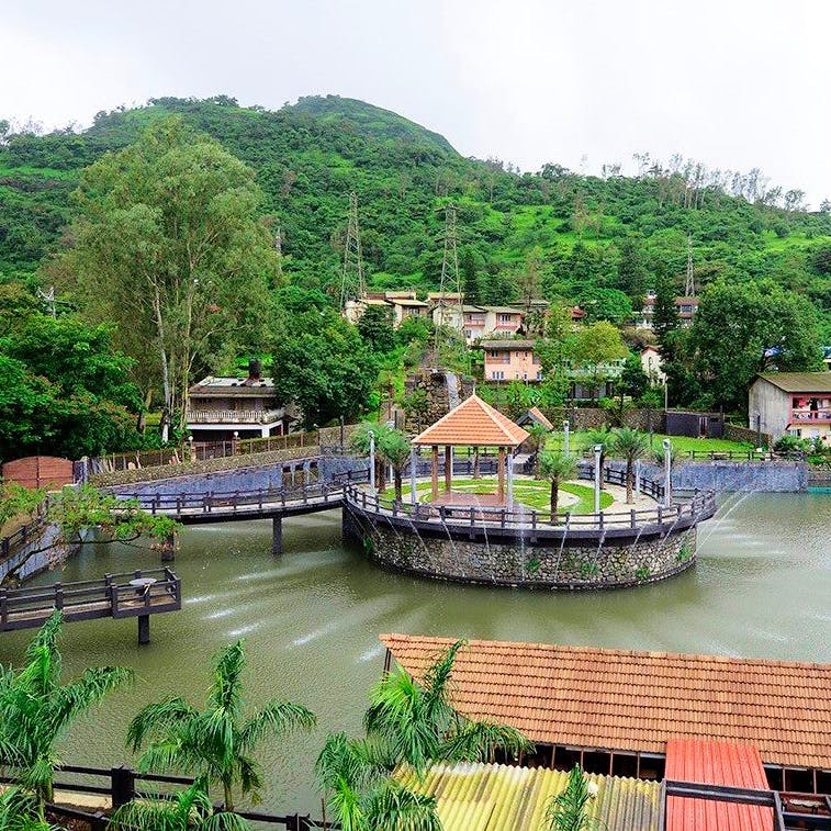 Water,Water resources,Waterway,Hill station,Tourism,River,Tree,Architecture,Reservoir,Tourist attraction