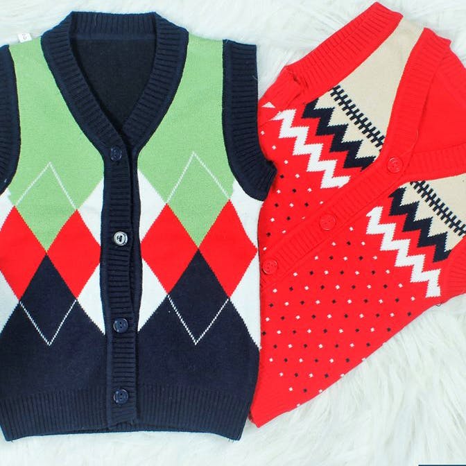 Clothing,Outerwear,Sweater,Red,Sweater vest,Vest,Cardigan,Sleeve,Woolen,Wool