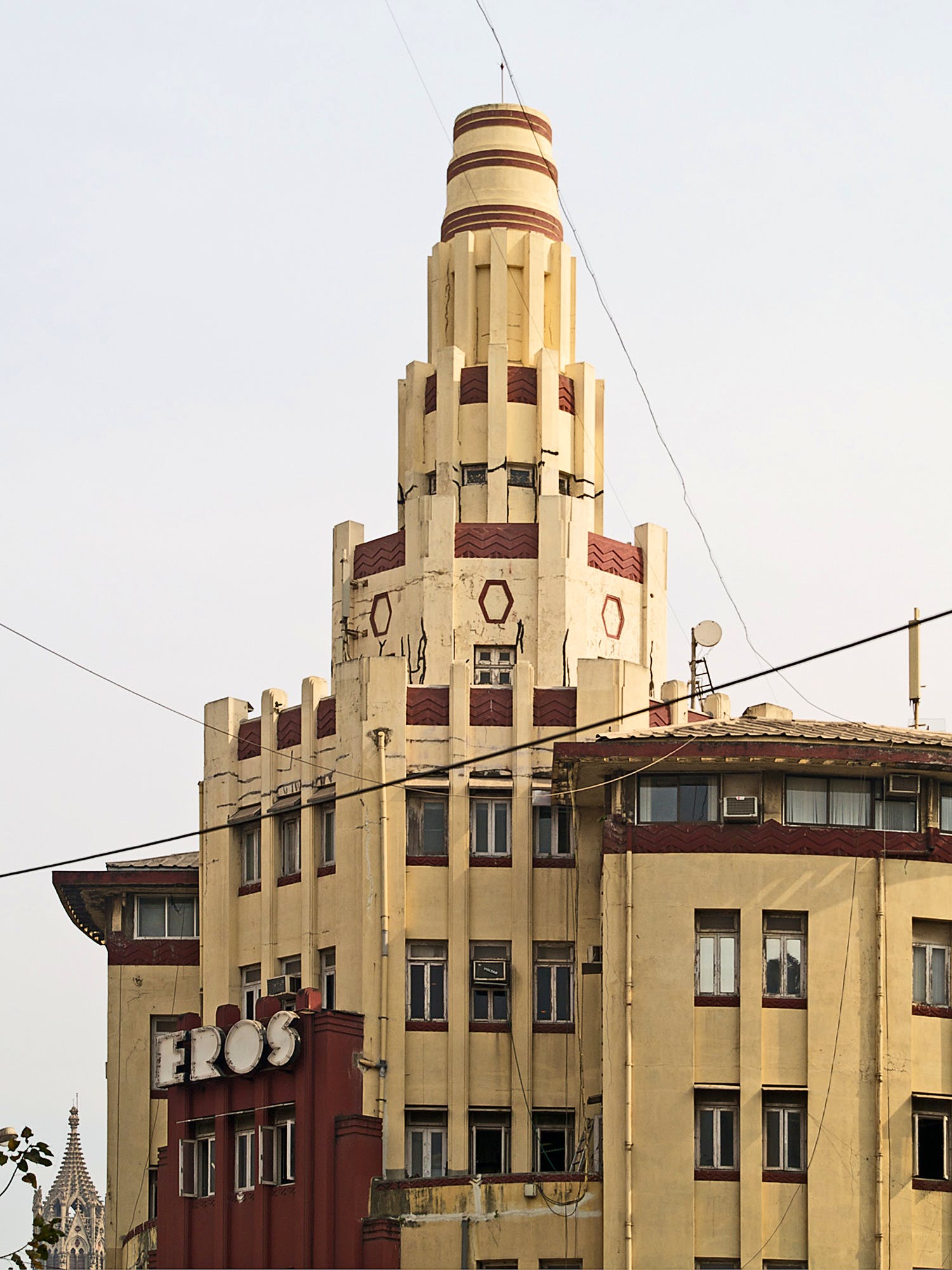 Landmark,Architecture,Tower,Building,Urban area,City,Town,Spire,Facade,Steeple