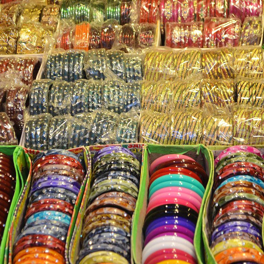 Bangle,Fashion accessory,City,Bazaar,Market,Jewellery,Souvenir