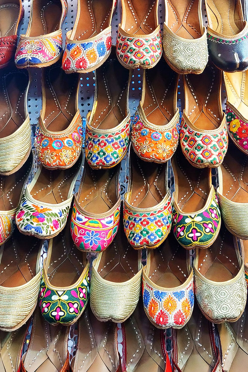 Footwear,Shoe,Selling,Beige,Sandal,Tradition,Market,Bazaar,Espadrille,Athletic shoe