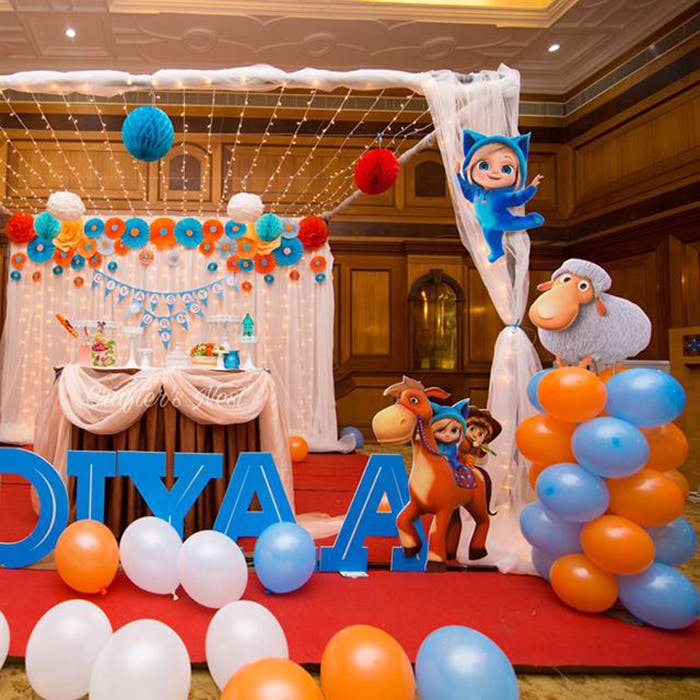 Balloon,Decoration,Party supply,Party,Architecture,Toy,Birthday,Function hall