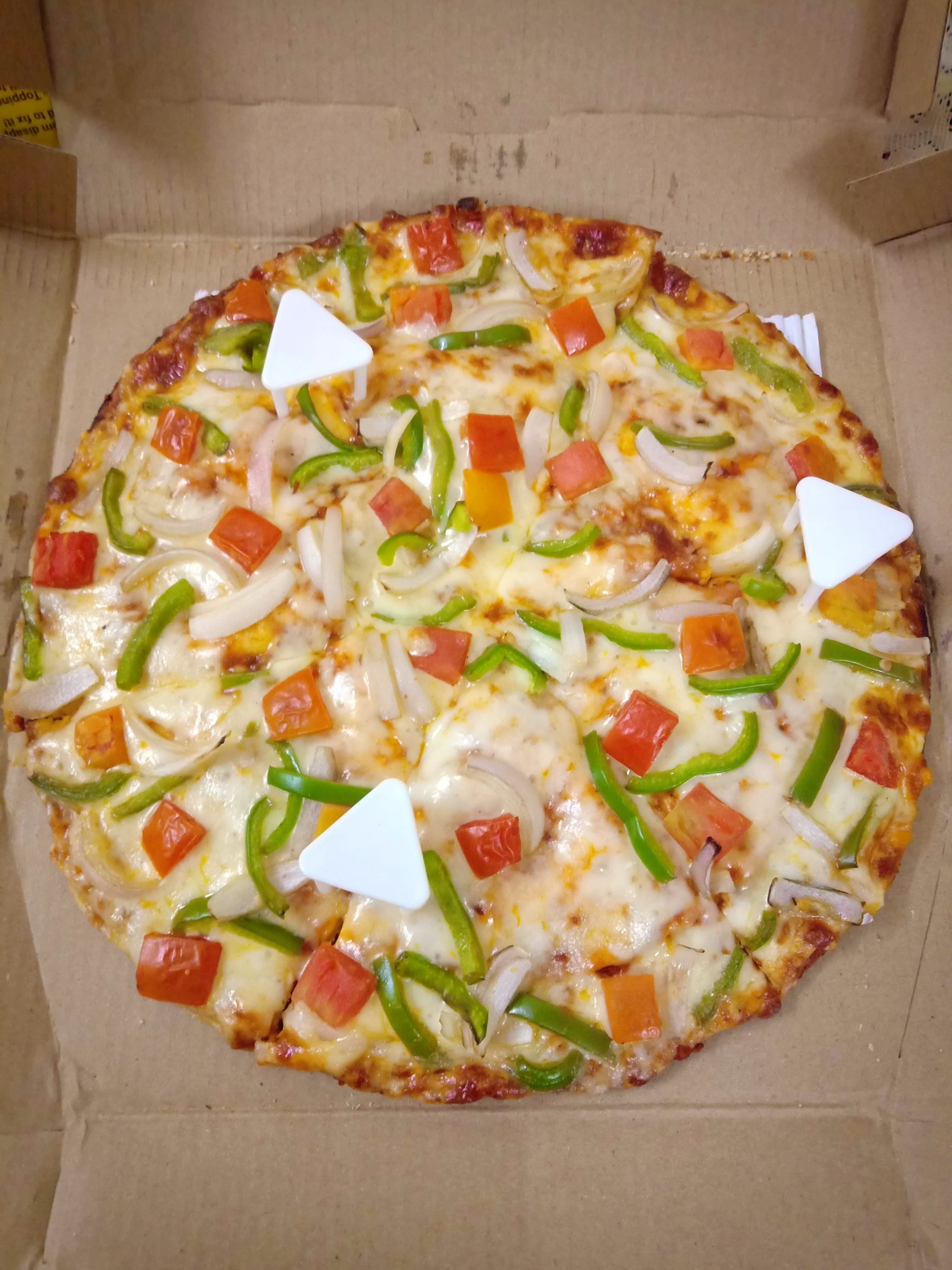Dish,Food,Cuisine,Pizza,California-style pizza,Ingredient,Pizza cheese,Flatbread,Junk food,Italian food