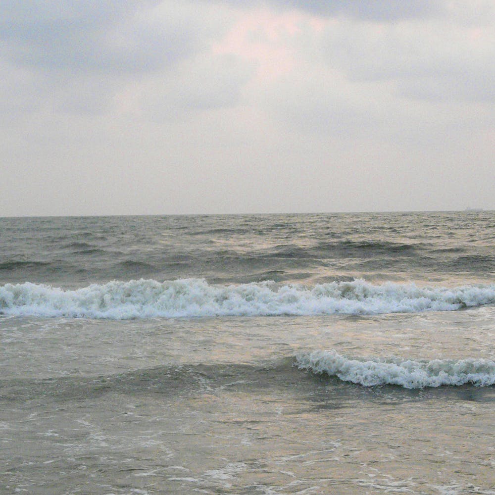 Body of water,Sea,Wave,Ocean,Wind wave,Shore,Tide,Beach,Coast,Sky