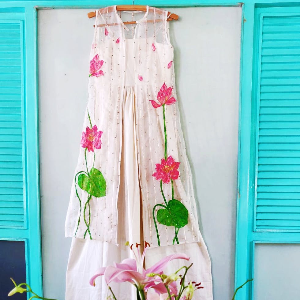 White,Green,Pink,Room,Textile,Curtain,Flower,Plant,Interior design,Dress
