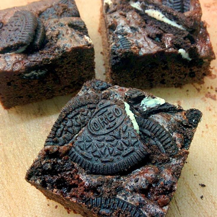 Chocolate brownie,Food,Baked goods,Dessert,Snack,Oreo,Finger food,Cuisine,Dish,Cookie