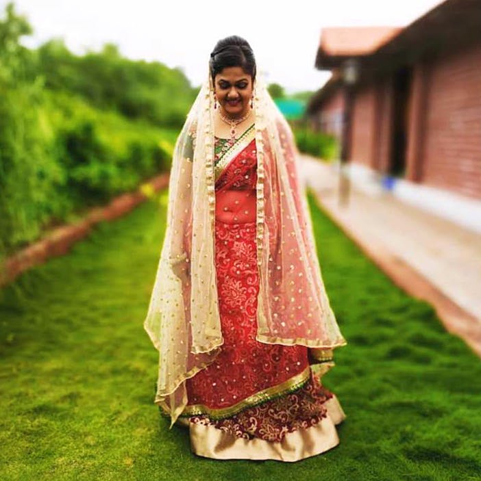 Clothing,Sari,Green,Maroon,Formal wear,Pink,Peach,Textile,Lawn,Tradition
