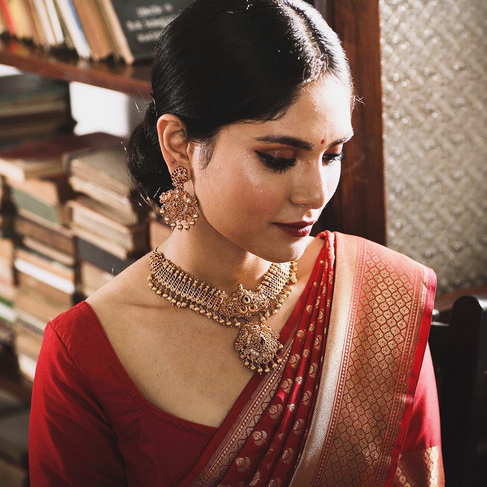 Hair,Hairstyle,Beauty,Lady,Sari,Maroon,Bride,Tradition,Neck,Jewellery