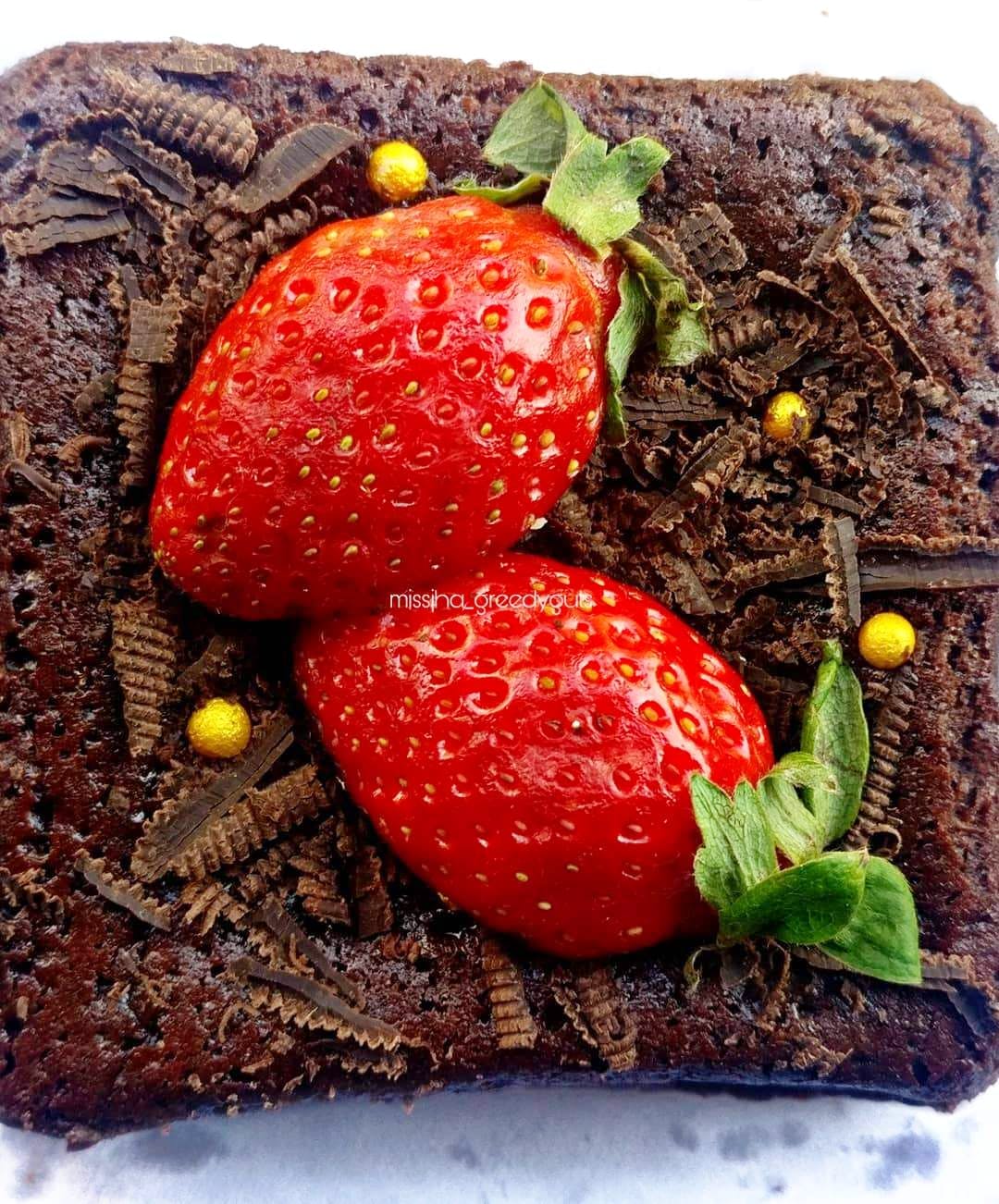 Food,Strawberry,Chocolate brownie,Strawberries,Chocolate cake,Chocolate,Cuisine,Dish,Cake,Dessert