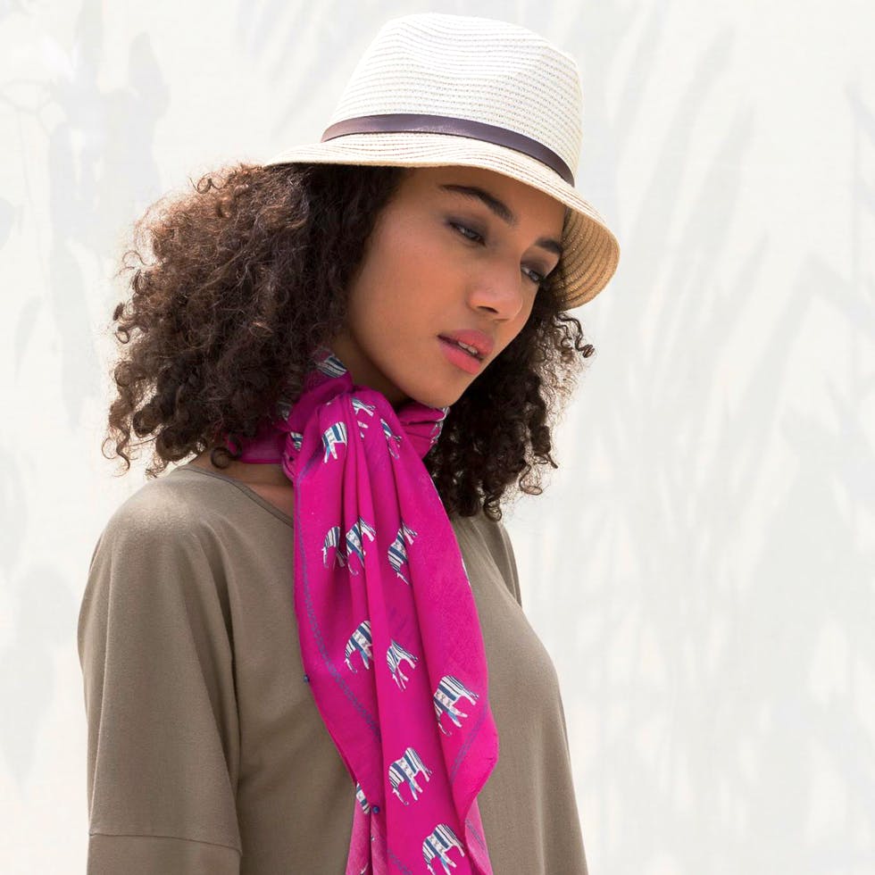 Clothing,Pink,Hat,Sun hat,Scarf,Fashion accessory,Neck,Headgear,Lip,Child model