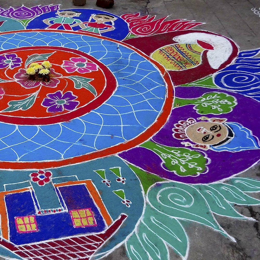 Kolam Powders Made From Flowers For Pongal | LBB, Chennai