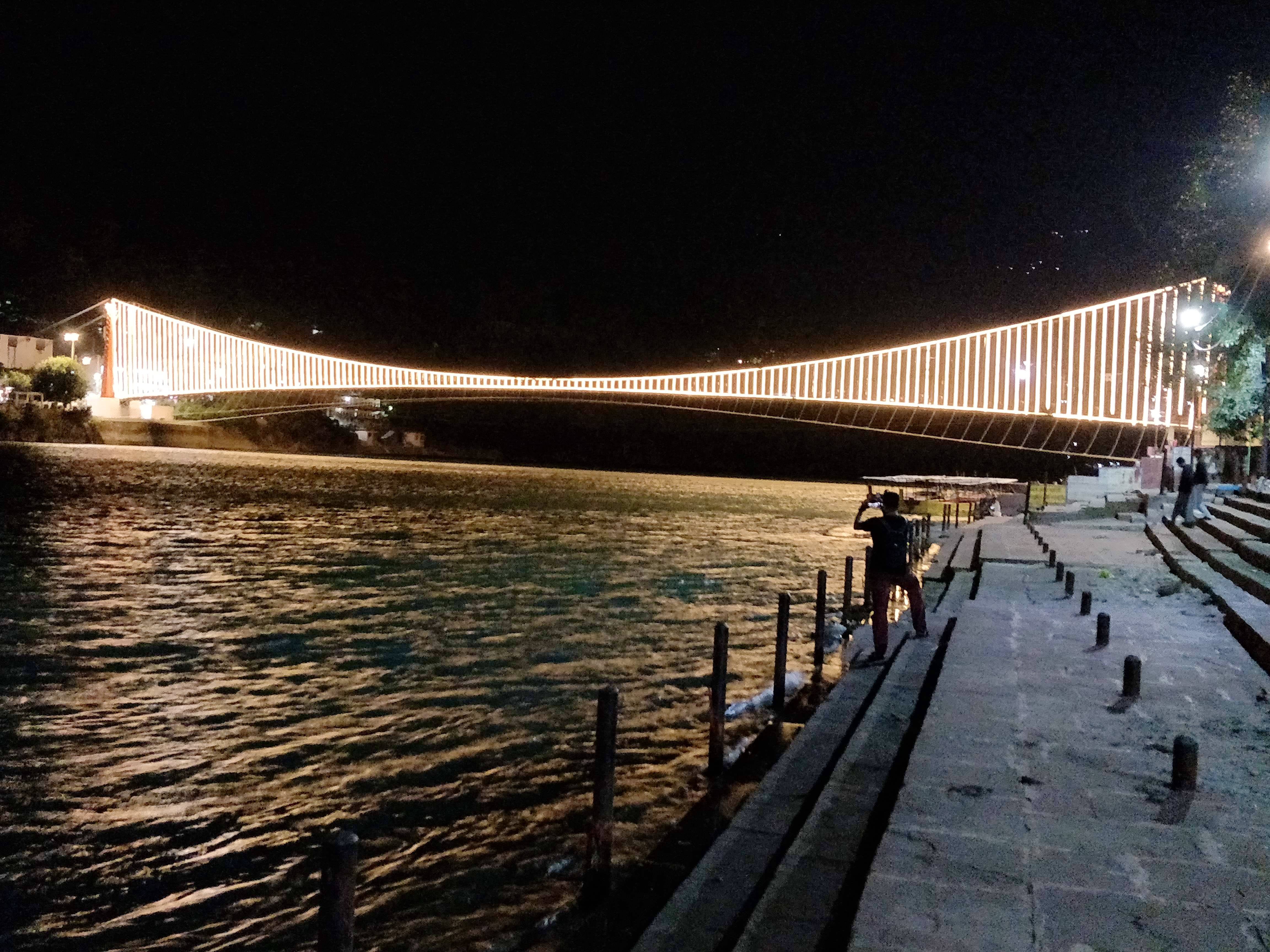Night,Water,Bridge,Light,Sky,Architecture,Waterway,Suspension bridge,River,Fixed link