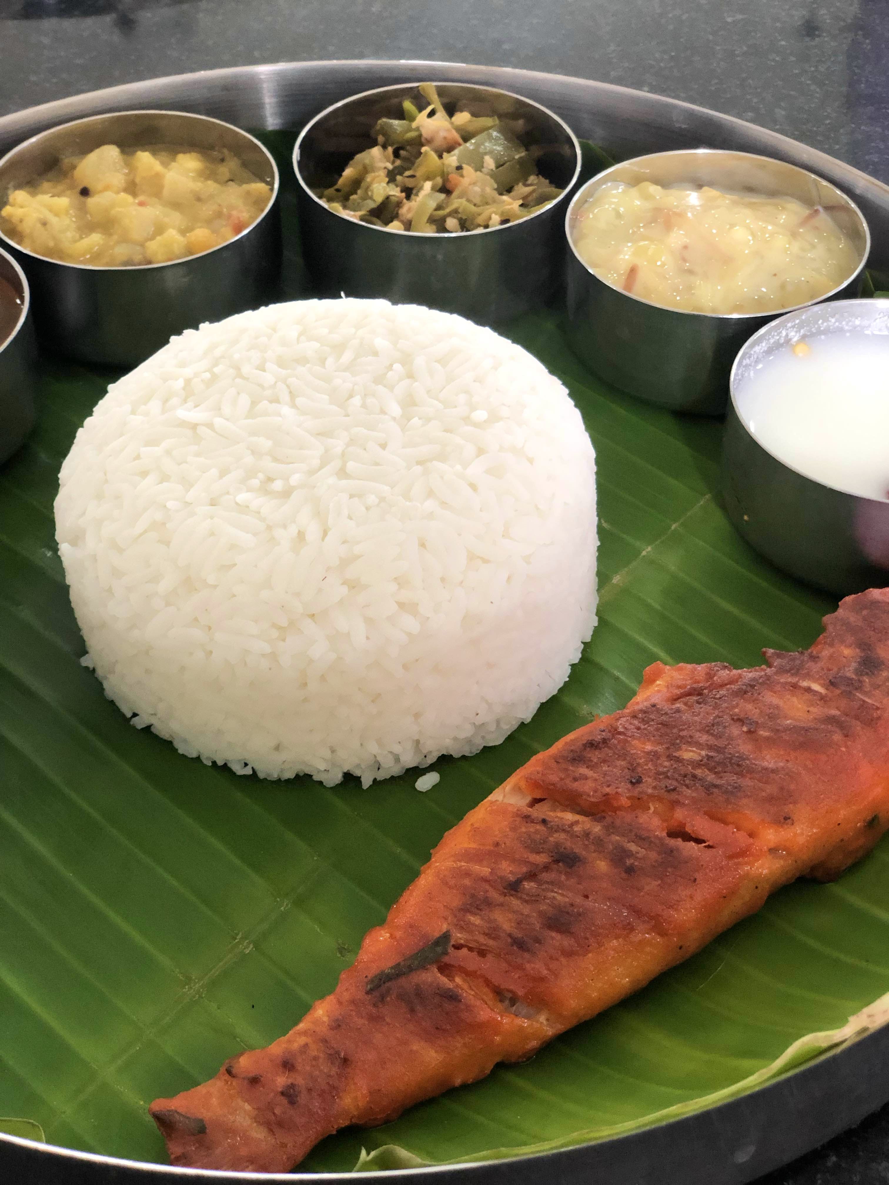 Dish,Food,Cuisine,White rice,Steamed rice,Ingredient,Rice,Banana leaf rice,Leaf,Glutinous rice