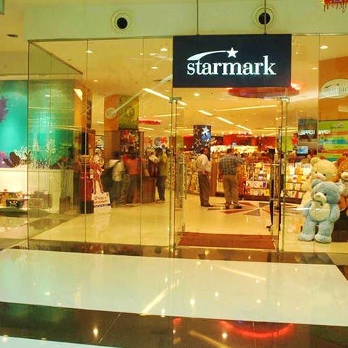 Shopping mall,Outlet store,Building,Product,Retail,Display window,Display case,Glass,Boutique,Interior design