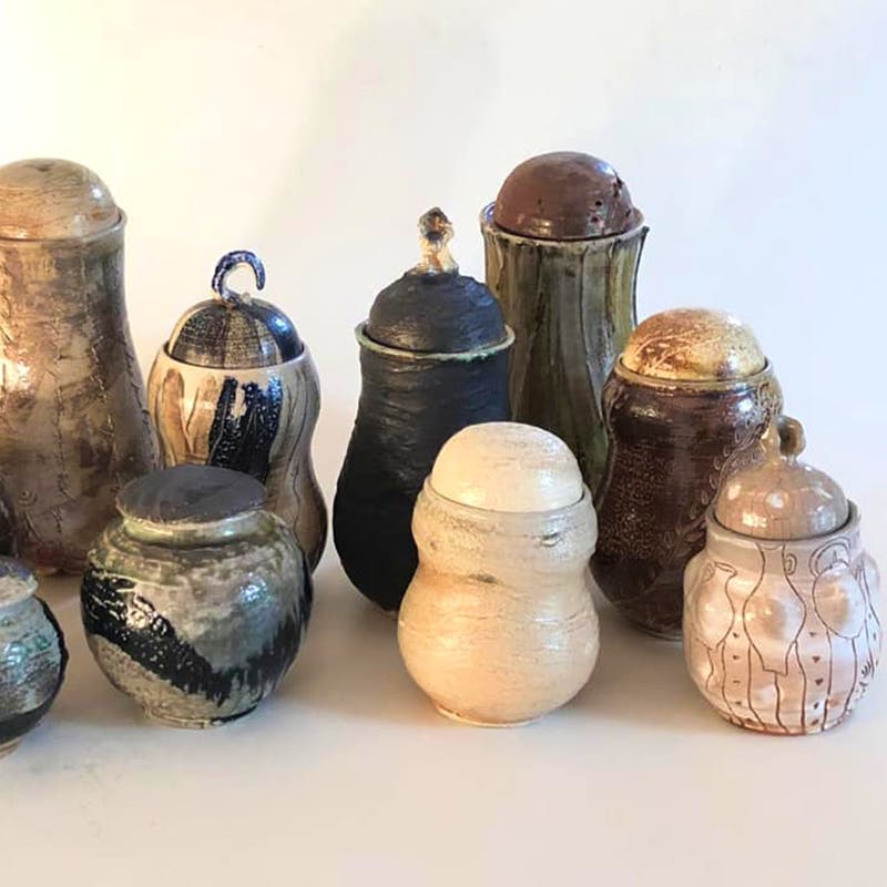 earthenware,Ceramic,Vase,Wood,Pottery,Beige,Tableware,Metal,Art,Artifact