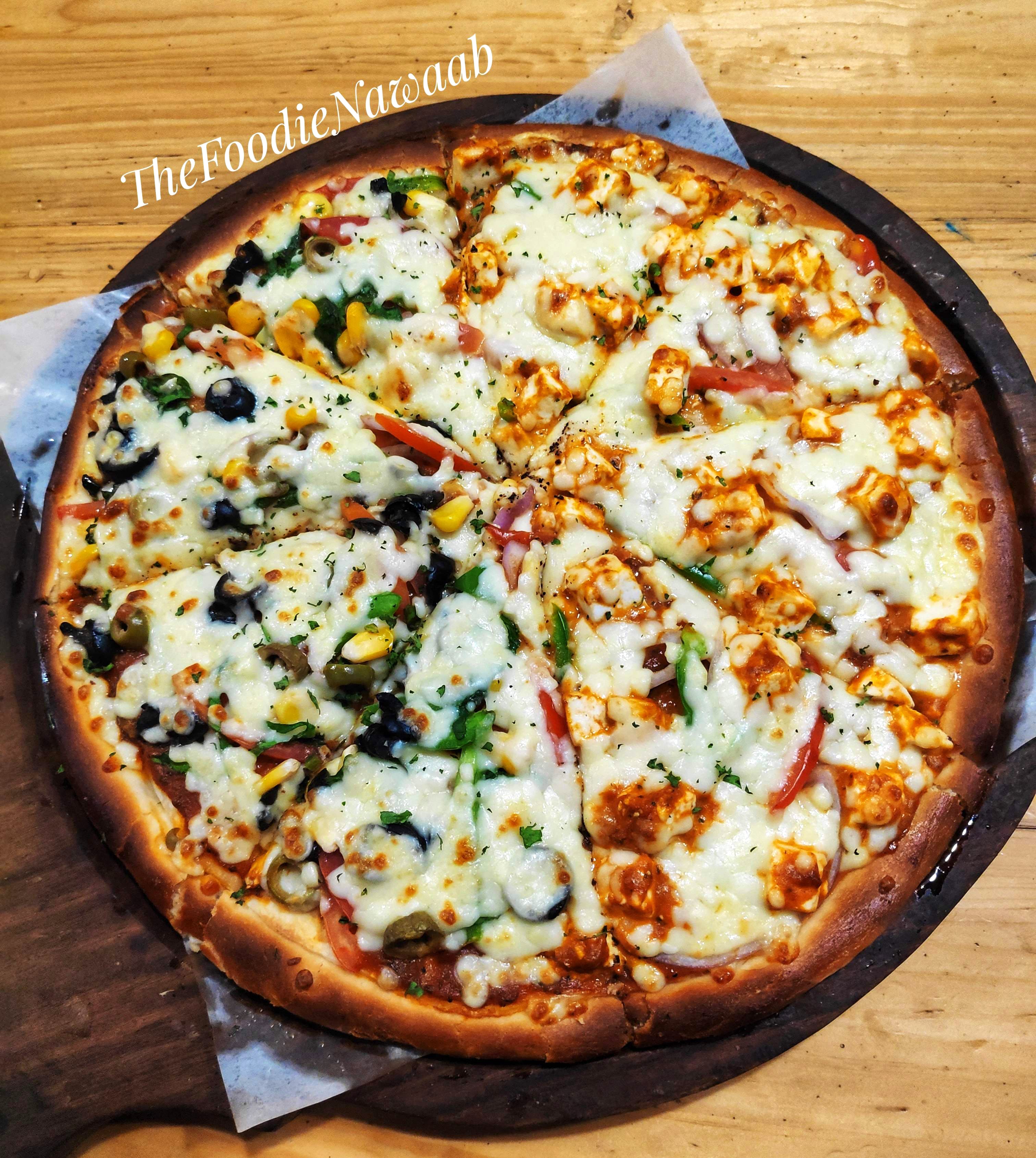 Dish,Food,Pizza,Cuisine,Pizza cheese,California-style pizza,Ingredient,Flatbread,Comfort food,Goat cheese