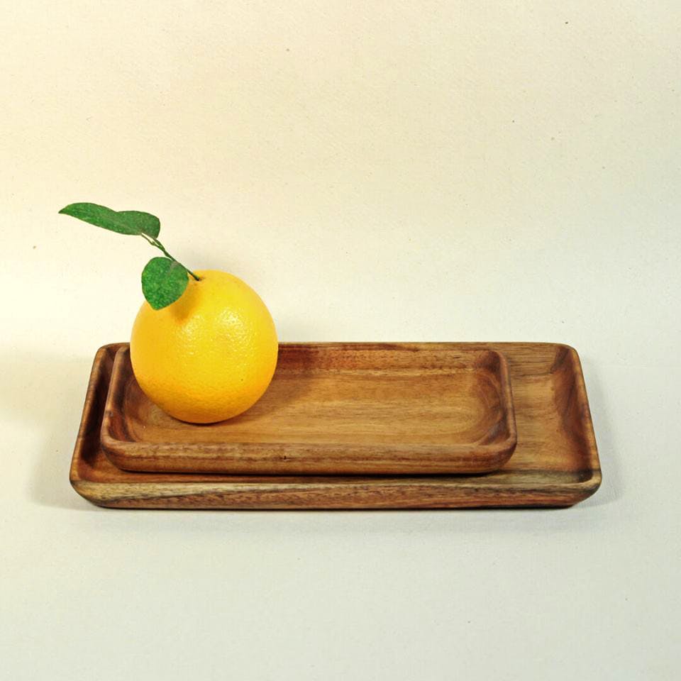 Yellow,Serveware,Wood,Tray,Fruit,Cutting board,Still life photography,Plate,Dishware,Tableware