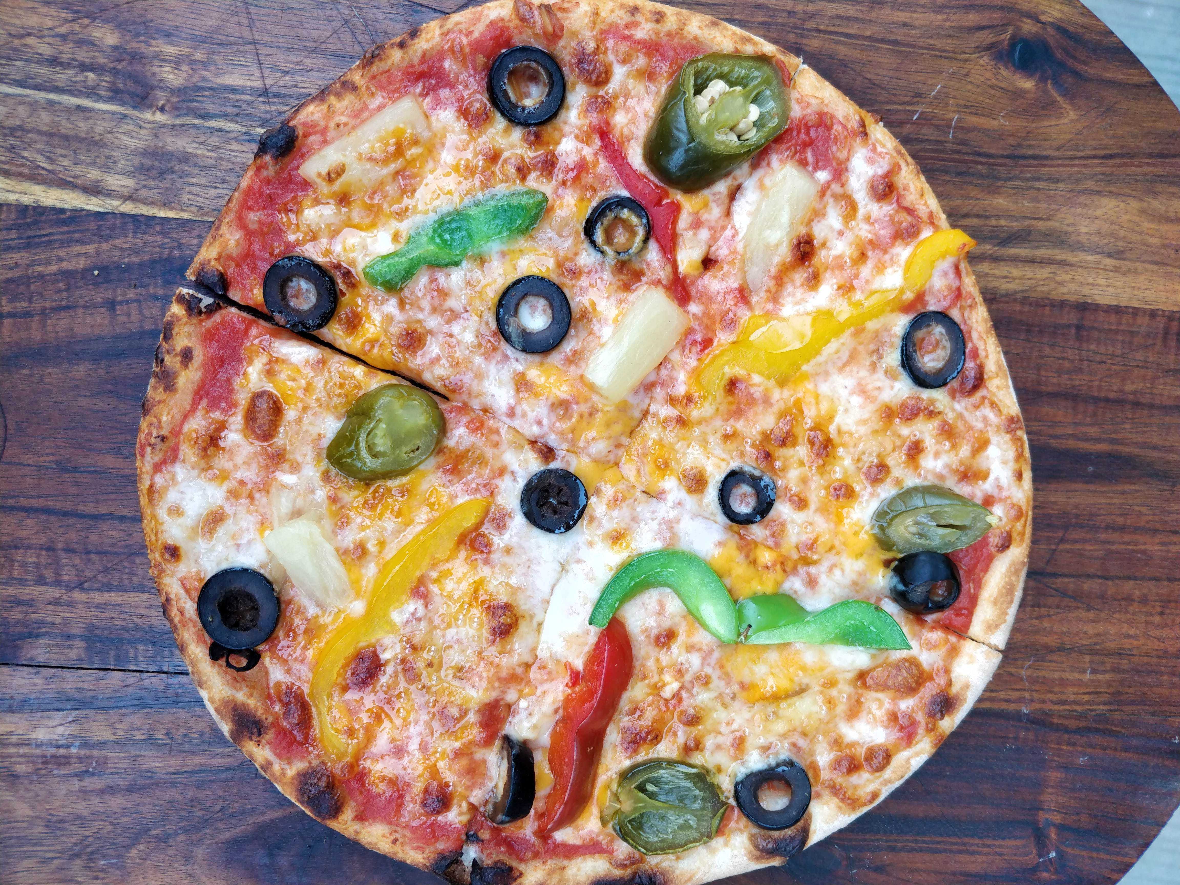 Dish,Pizza,Food,Cuisine,Pizza cheese,California-style pizza,Ingredient,Flatbread,Italian food,Junk food