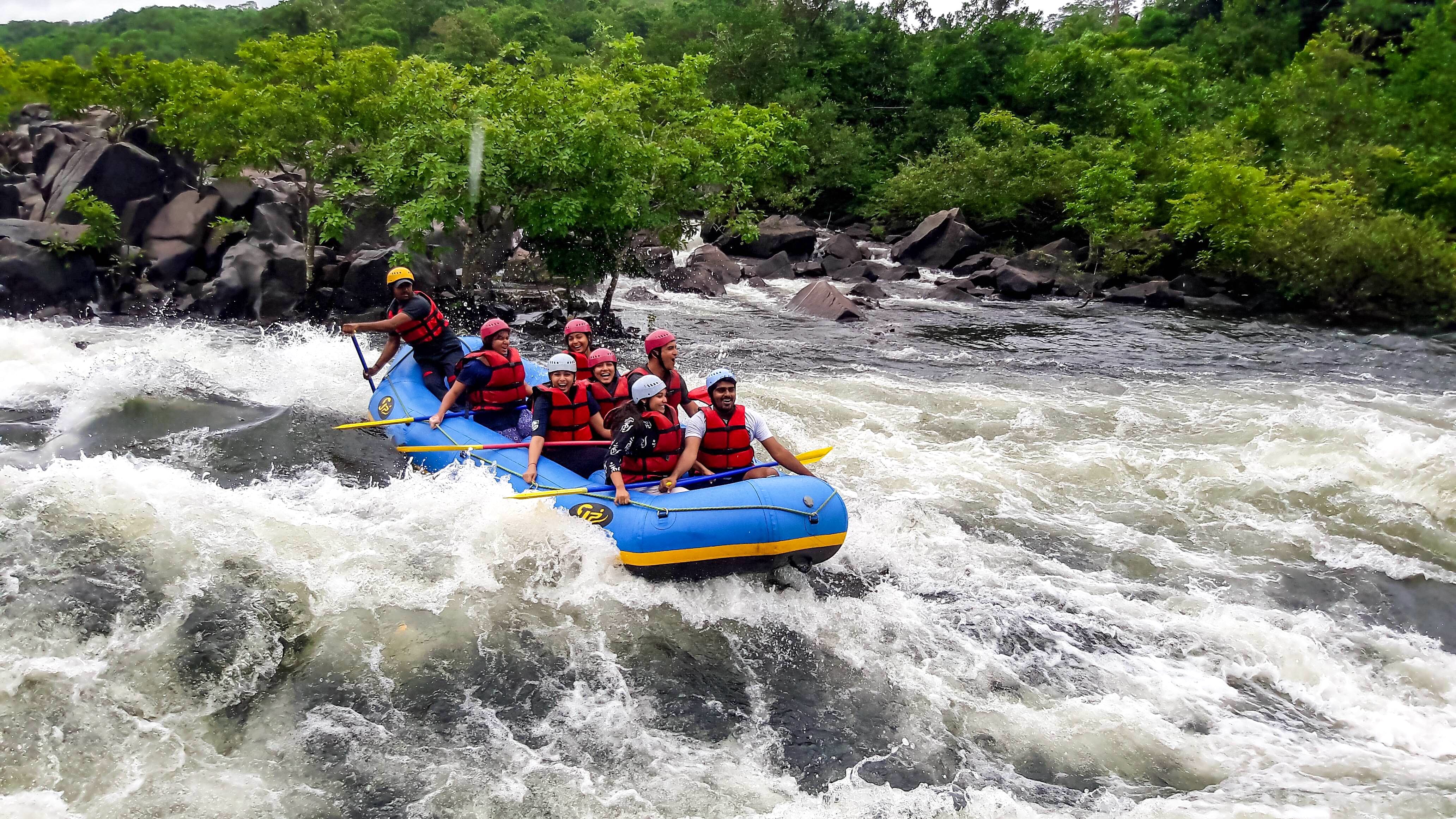 Rafting,Water transportation,River,Water resources,Inflatable boat,Rapid,Watercourse,Raft,Outdoor recreation,Water sport