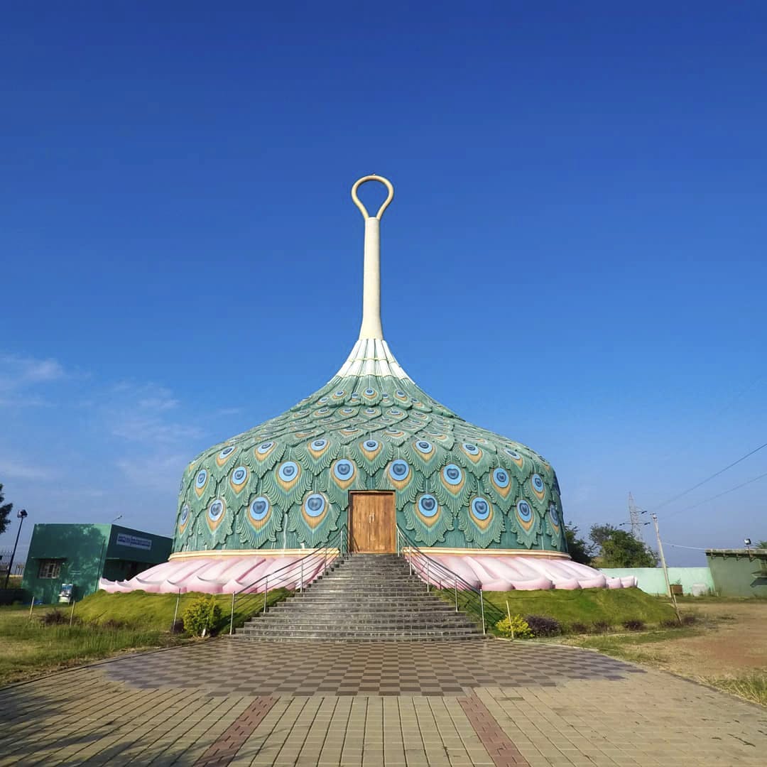 Landmark,Place of worship,Sky,Architecture,Mosque,Building,Dome,Spire,Tourism,Historic site