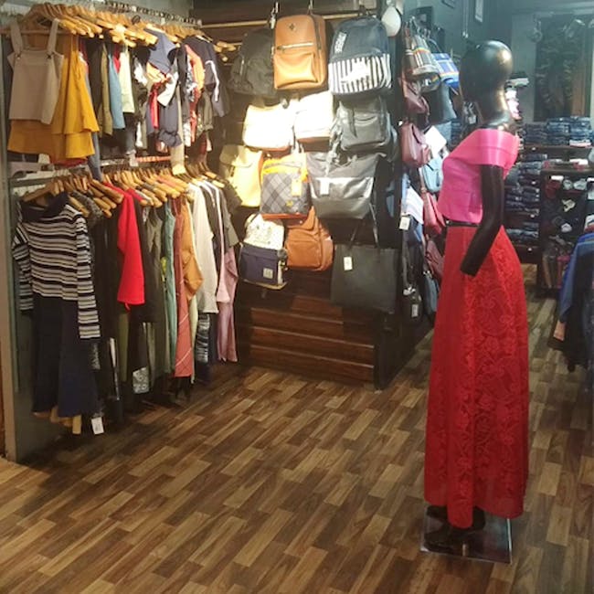 Boutique,Bazaar,Clothing,Outlet store,Retail,Marketplace,Shopping,Room,Textile,Market