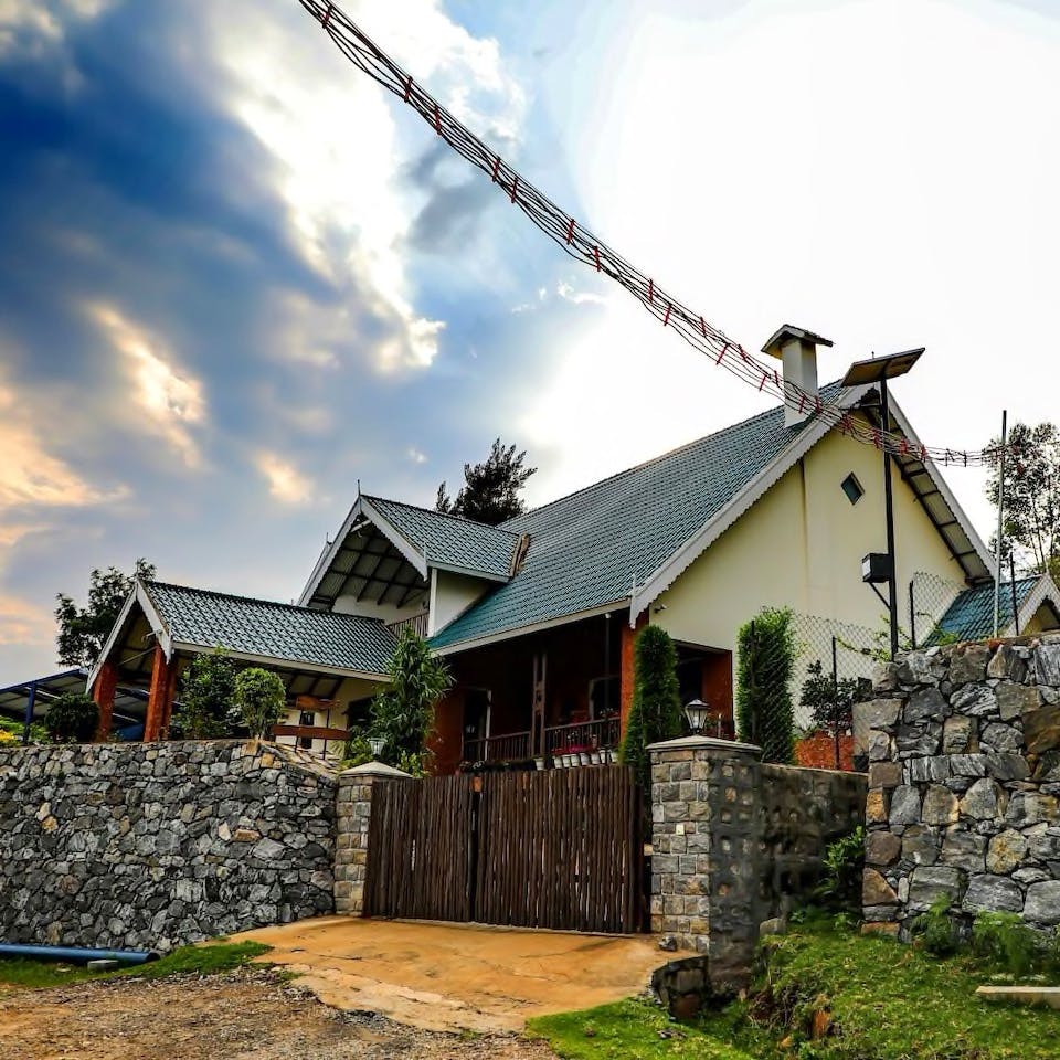 House,Property,Home,Building,Sky,Rural area,Roof,Wall,Cottage,Tree