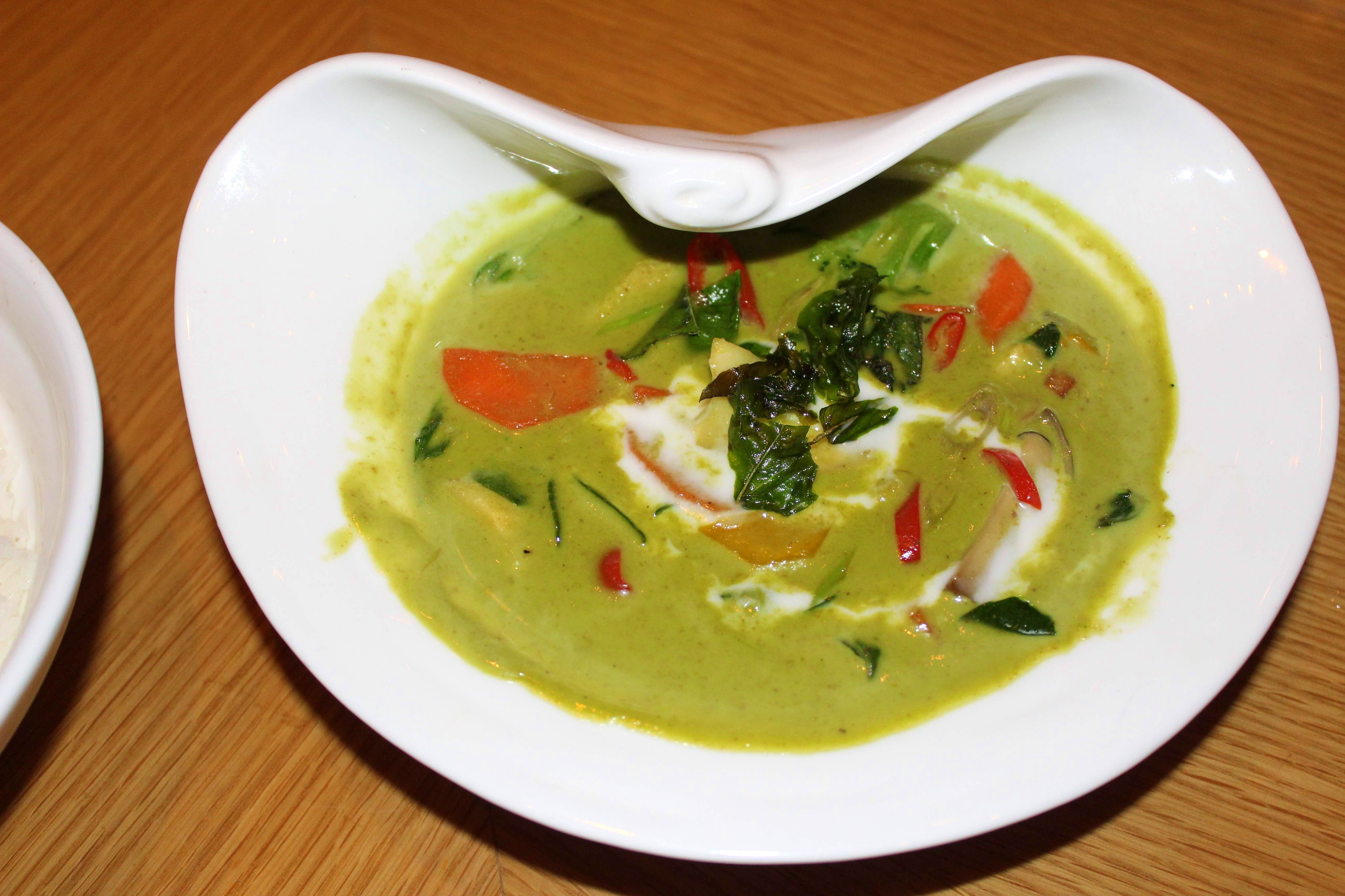 Dish,Food,Cuisine,Ingredient,Soup,Tom kha kai,Produce,Green curry,Recipe,Vegetarian food