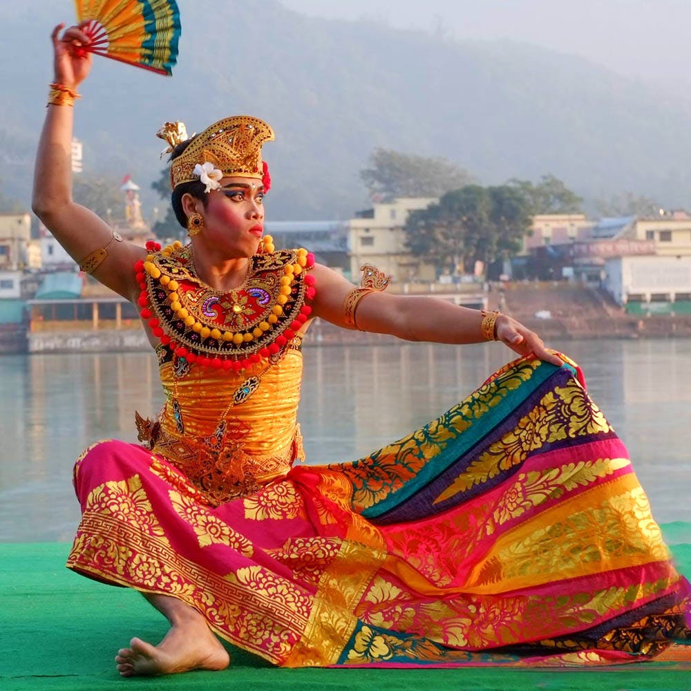 Folk dance,Yellow,Sari,Tradition,Dancer,Photography,Dance,Leisure,Performance art,Abdomen