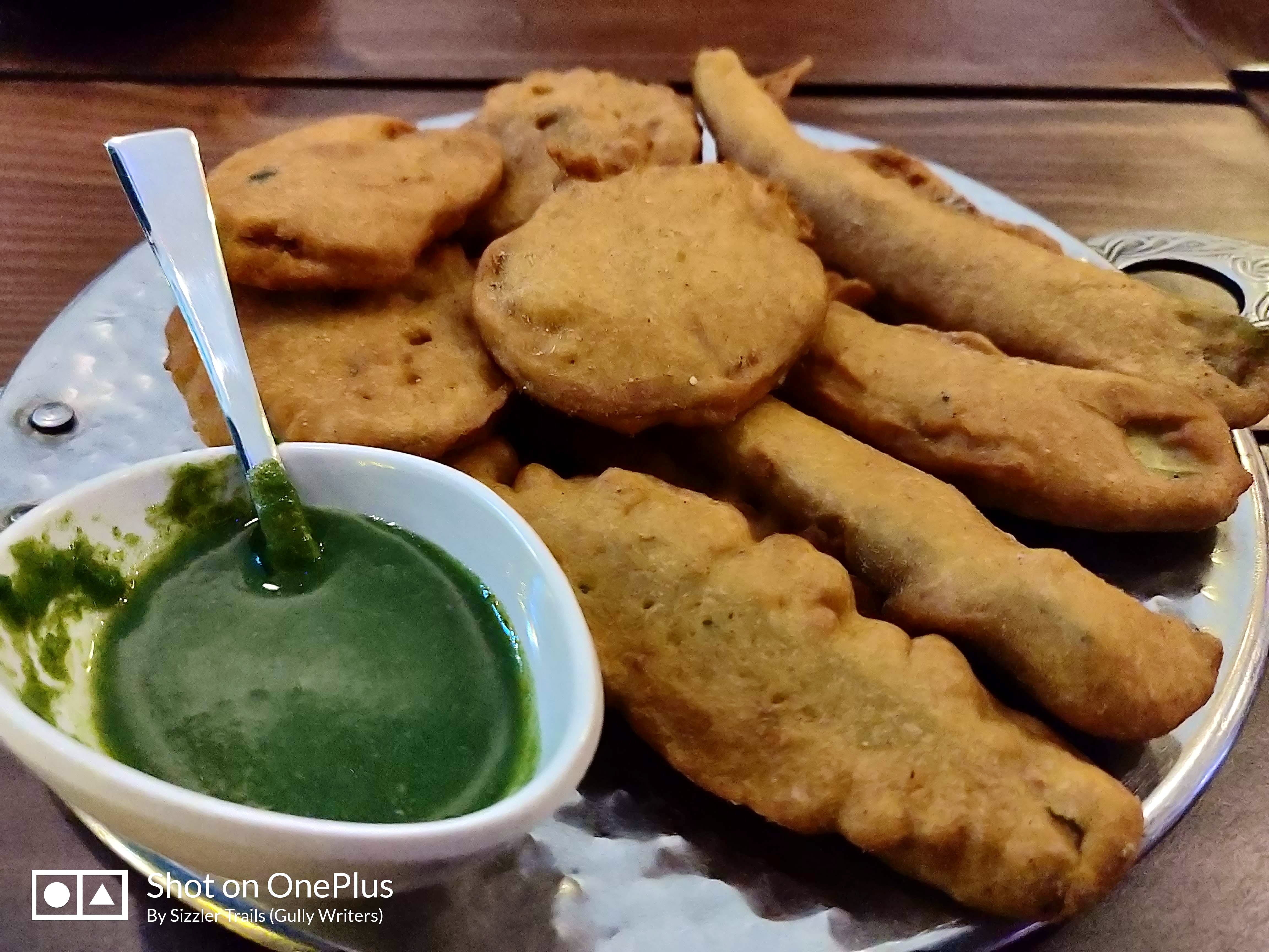 Dish,Food,Cuisine,Mirchi bada,Ingredient,Fried food,Snack,Pakora,Produce,Bhajji