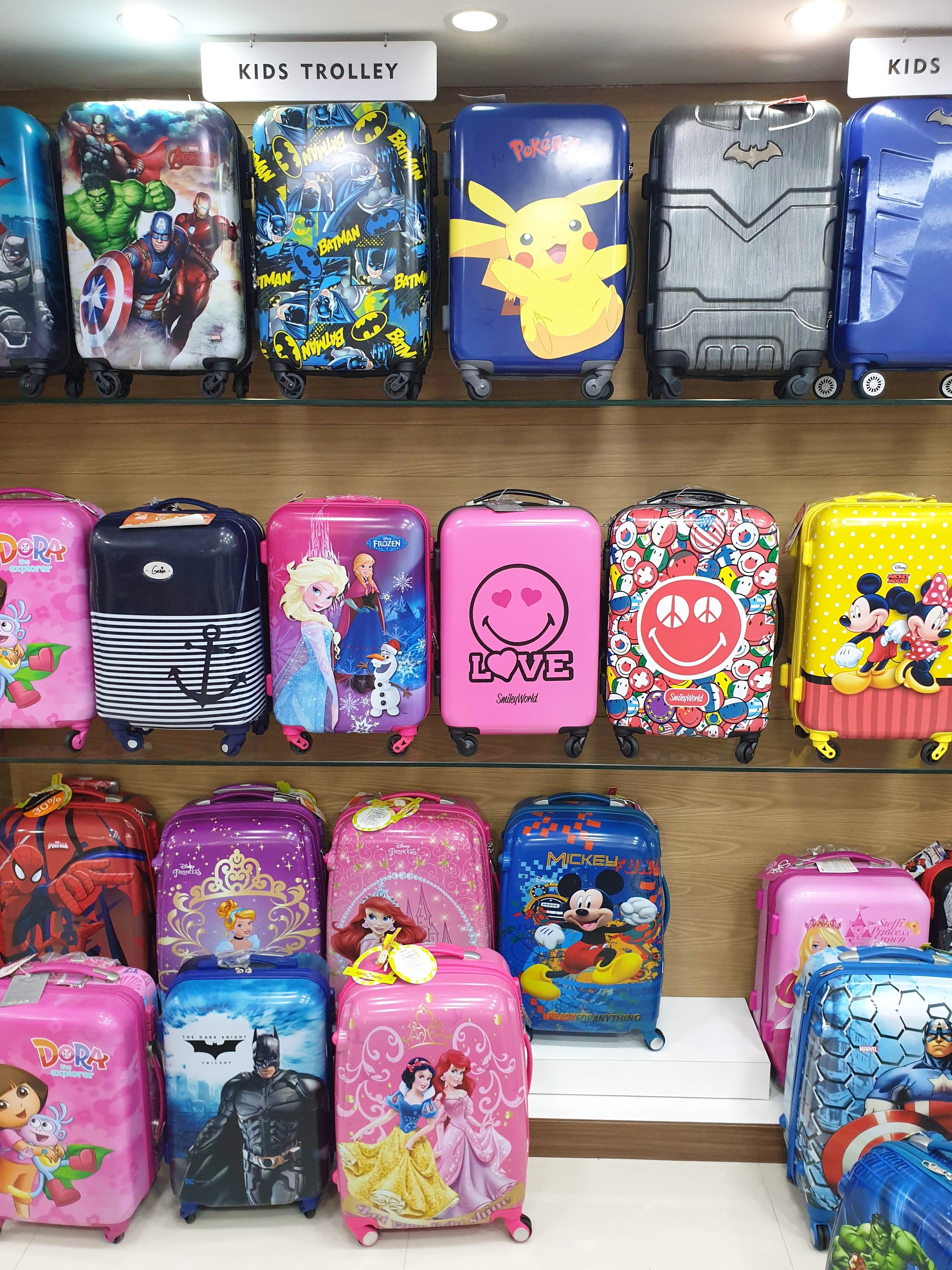 Discover 67+ nearest bag store latest in.cdgdbentre