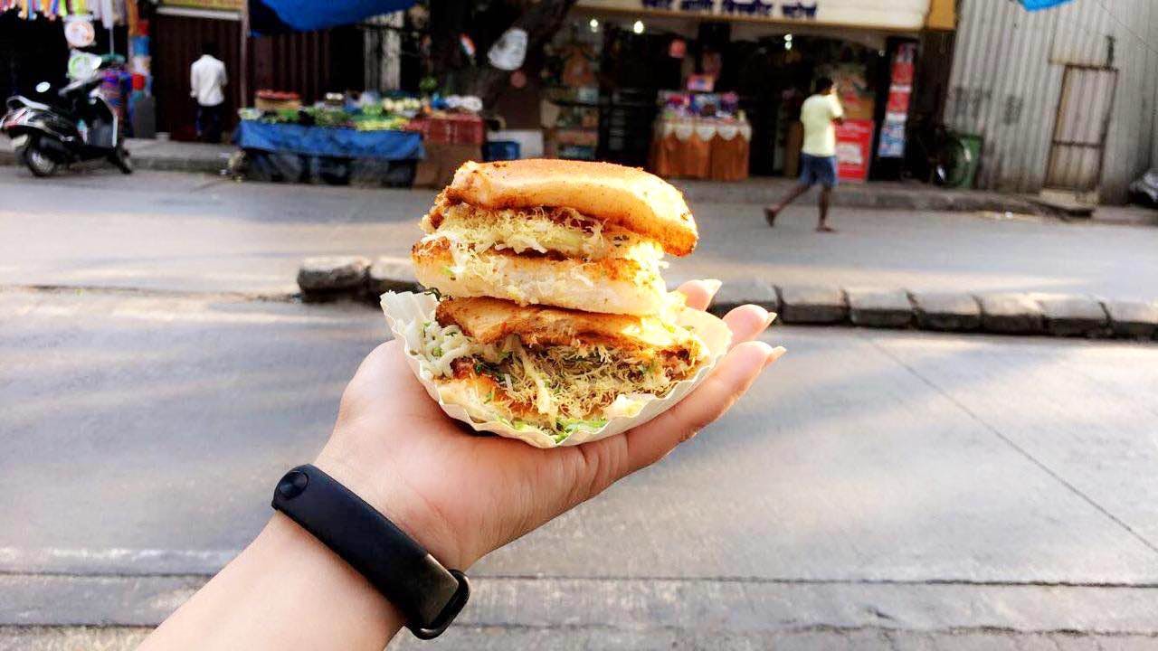 Food,Dish,Fast food,Junk food,Rou jia mo,Hamburger,Cuisine,Cemita,Breakfast sandwich,Cheeseburger