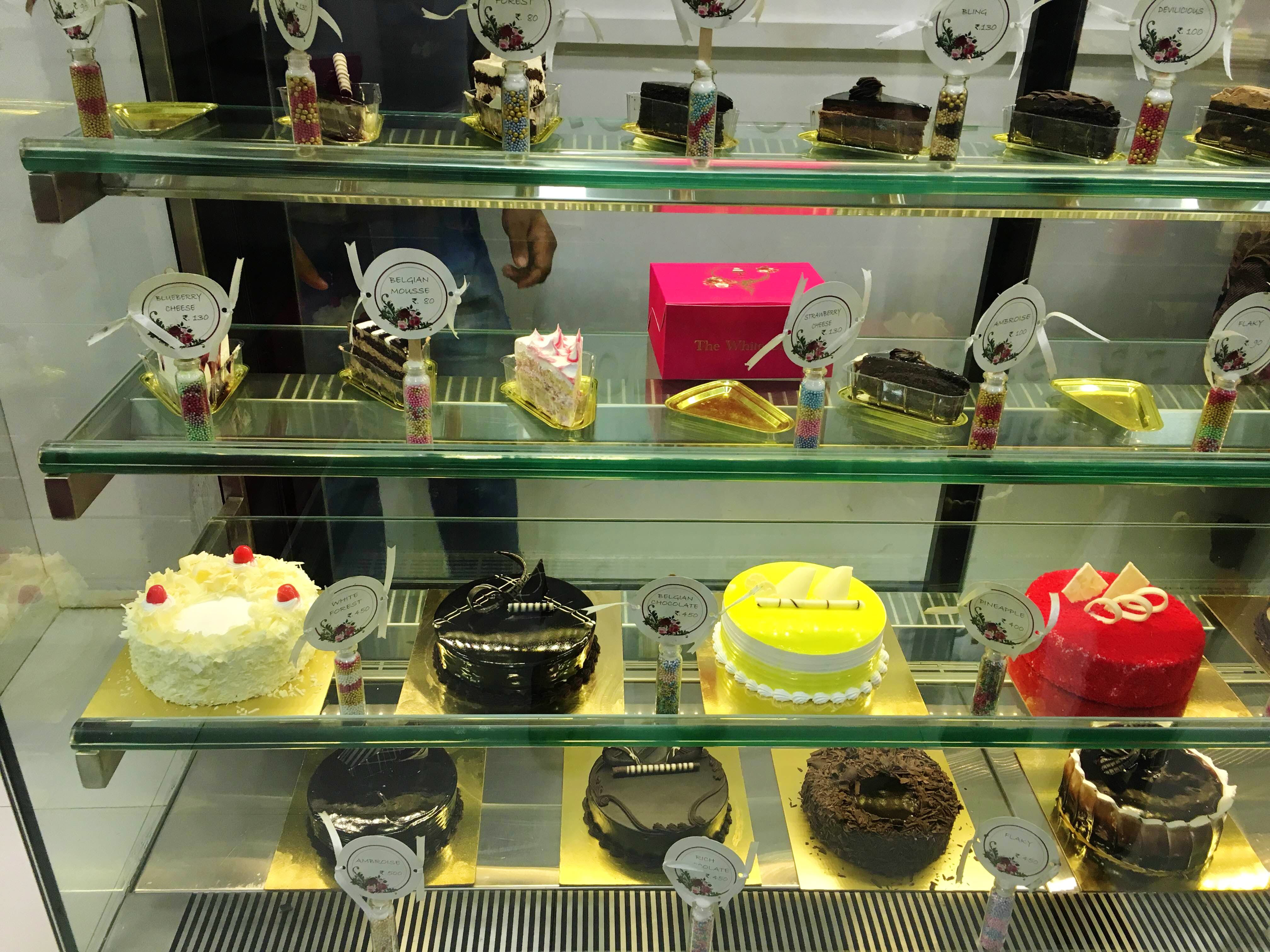 Display case,Shelf,Display window,Collection,Dessert,Shelving,Sweetness,Pâtisserie,Food,Pastry