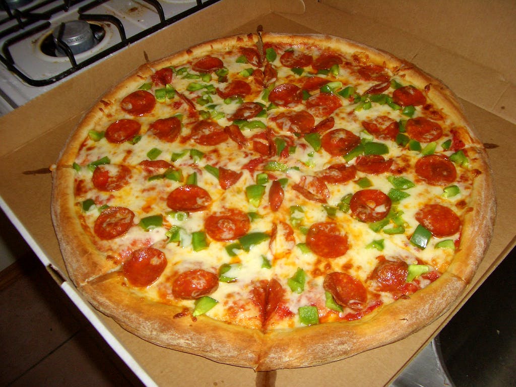 Dish,Food,Cuisine,Pizza,Pizza cheese,California-style pizza,Ingredient,Sicilian pizza,Tarte flambée,Flatbread