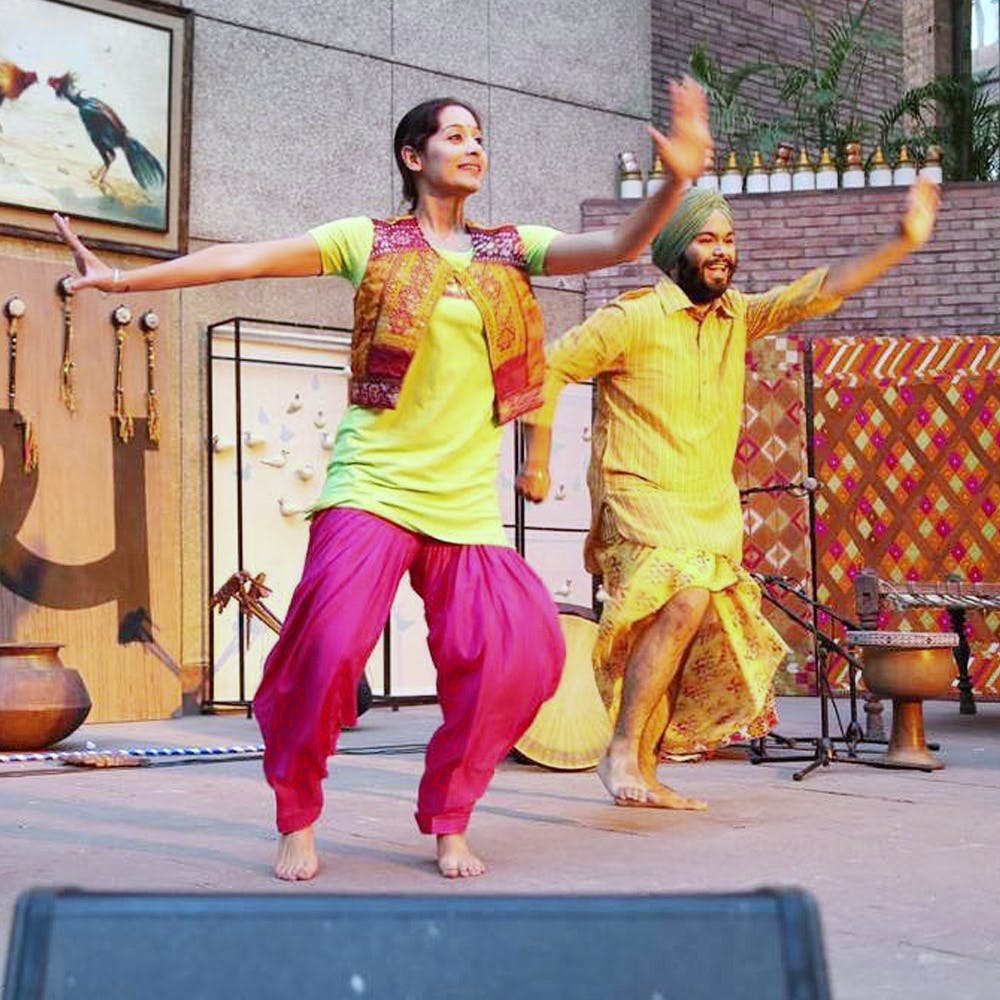 Yellow,Dancer,Performance art,Performance,Dance,Event,Performing arts,Temple,Choreography