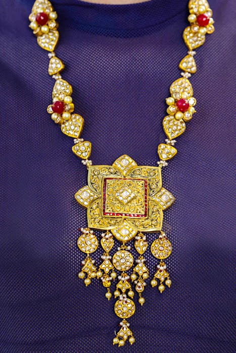 Jewellery,Necklace,Fashion accessory,Body jewelry,Gold,Pendant,Diamond,Metal