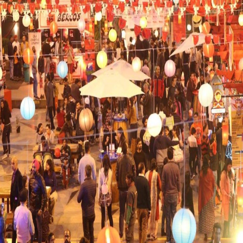 Crowd,Bazaar,People,Public space,Marketplace,Market,Human settlement,City,Event,Retail