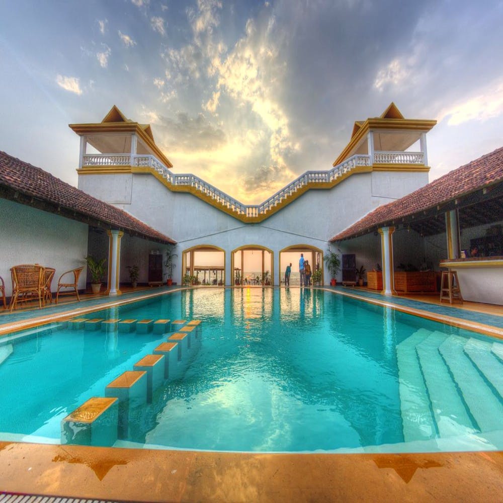 Swimming pool,Property,Building,Resort,Sky,Real estate,Leisure,Architecture,House,Resort town