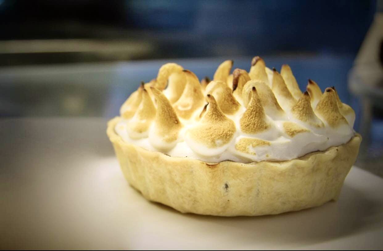 Dish,Food,Cuisine,Meringue,Dessert,Baked alaska,Ingredient,Baked goods,Cream pie,Pie