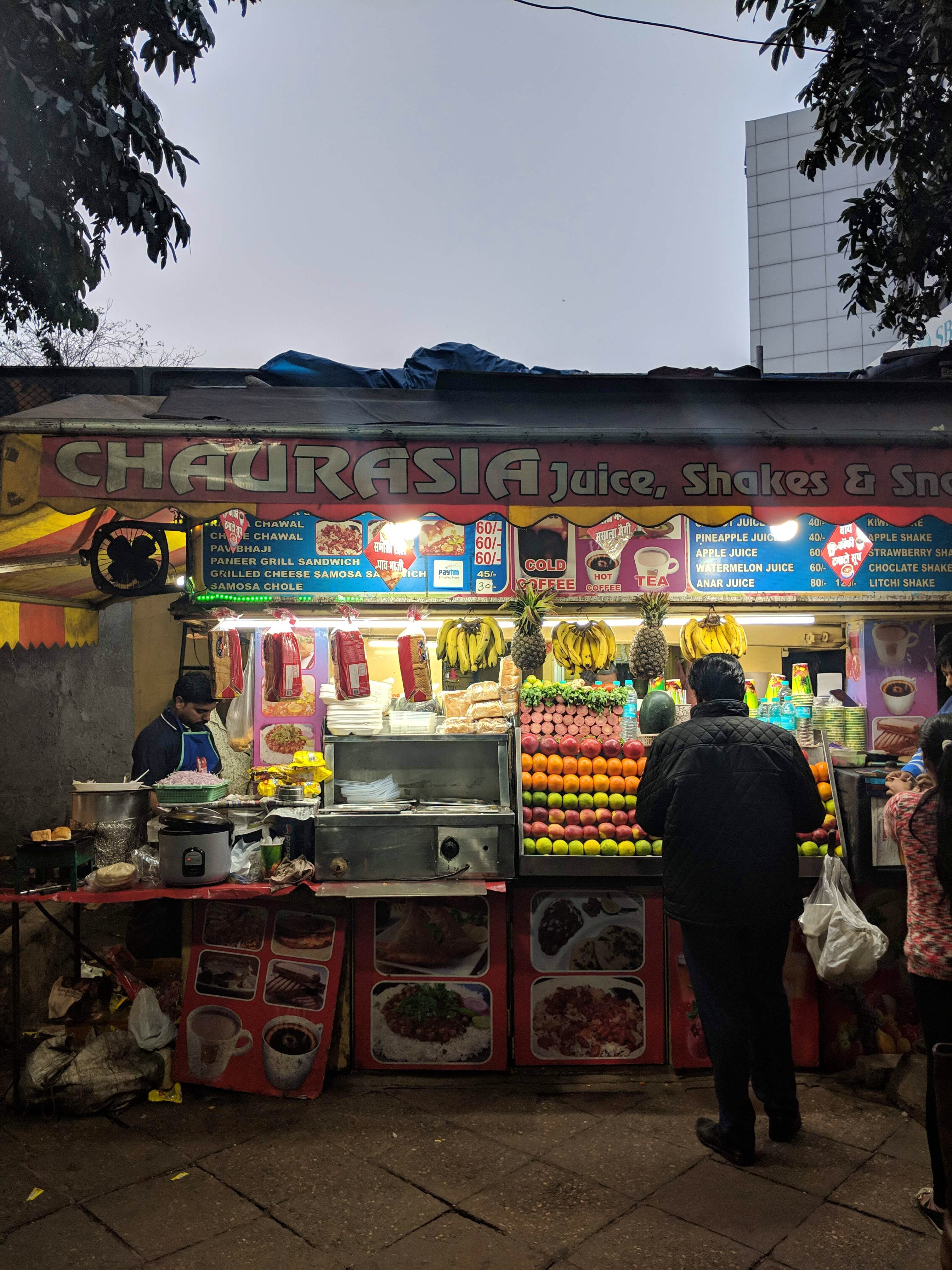 Street,Urban area,Building,Stall,Hawker,Market,Marketplace,Road,Bazaar,Selling